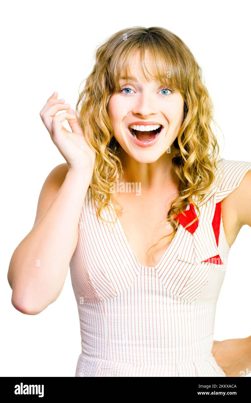 Studio shot of attractive woman with large sourire excité sur fond blanc Banque D'Images