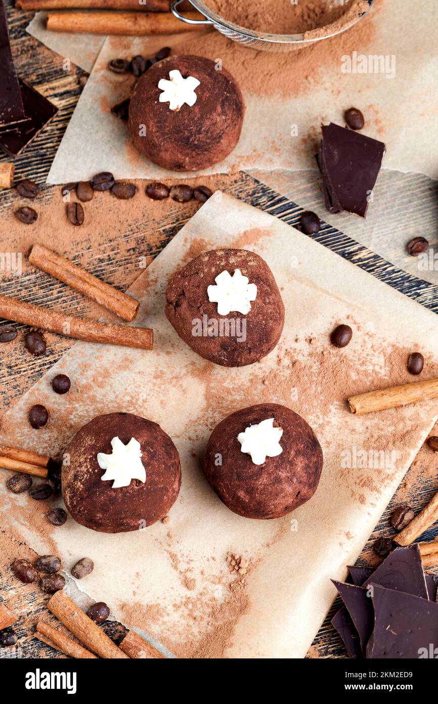 gâteau de pommes de terre frais à base de beurre et de cacao, dessert  traditionnel patate douce au chocolat Photo Stock - Alamy