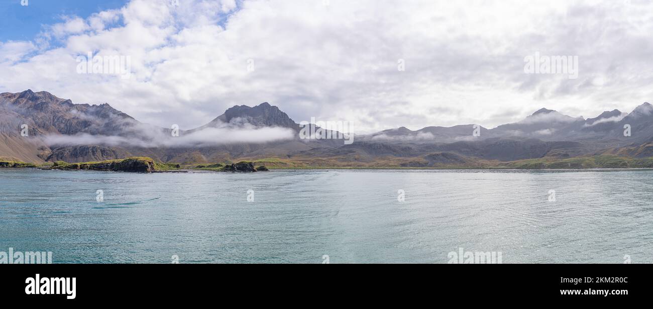 Vue panoramique de la mer (baie Cumberland West) à la Géorgie du Sud en direction de Lagoon point - Jason Harbour Banque D'Images