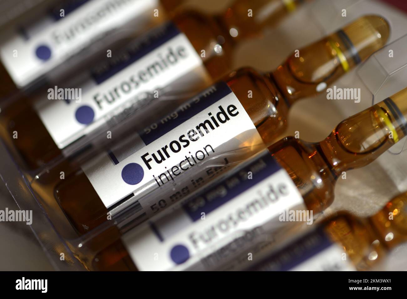 Furosémide - médicament pour traiter l'hypertension artérielle et l'œdème. 50mg phials de la drogue liquide pour l'injection ou la livraison intraveineuse Banque D'Images