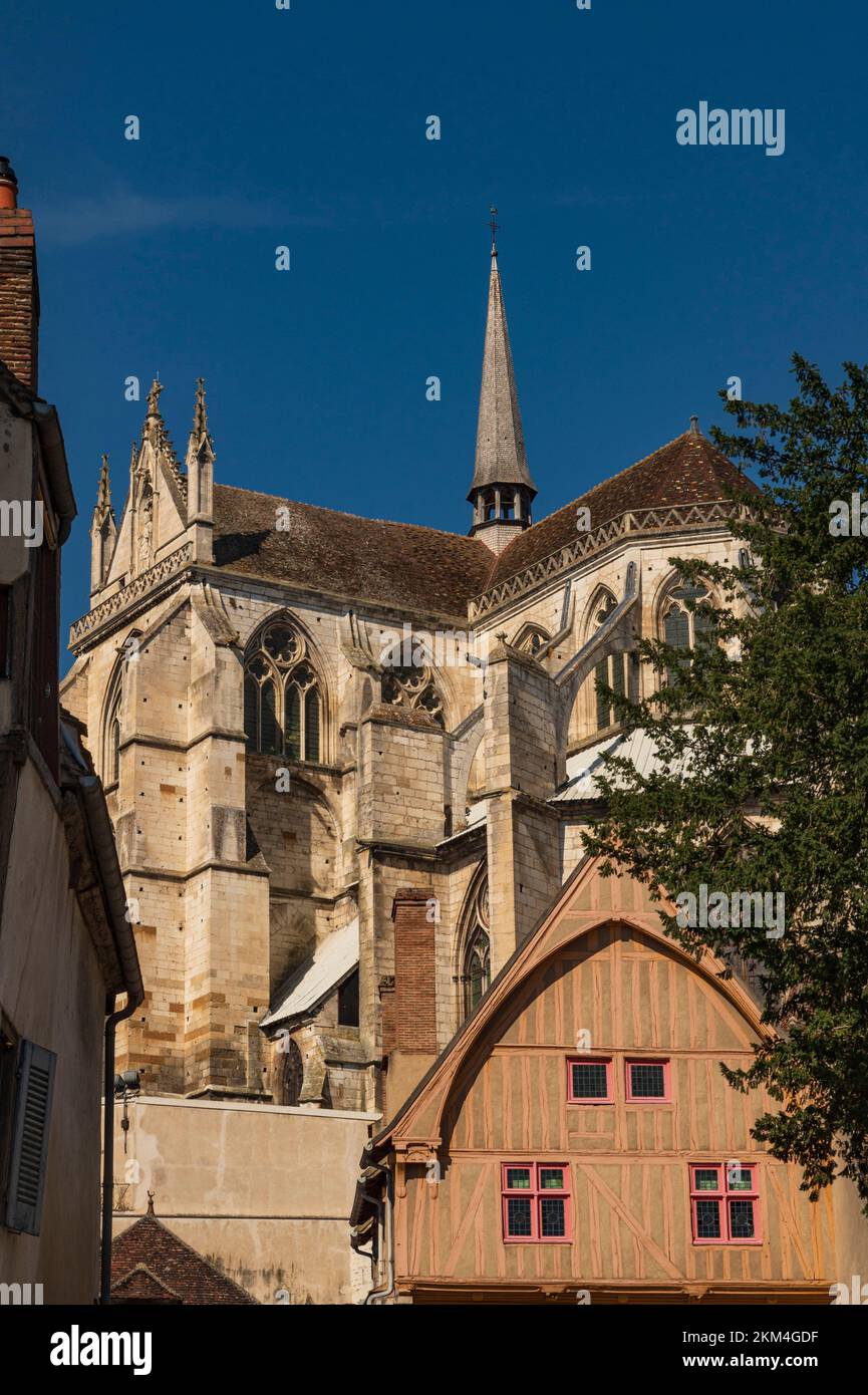L'église Saint-Germain d'Auxerre dans la vieille ville d'Auxerre, France Banque D'Images