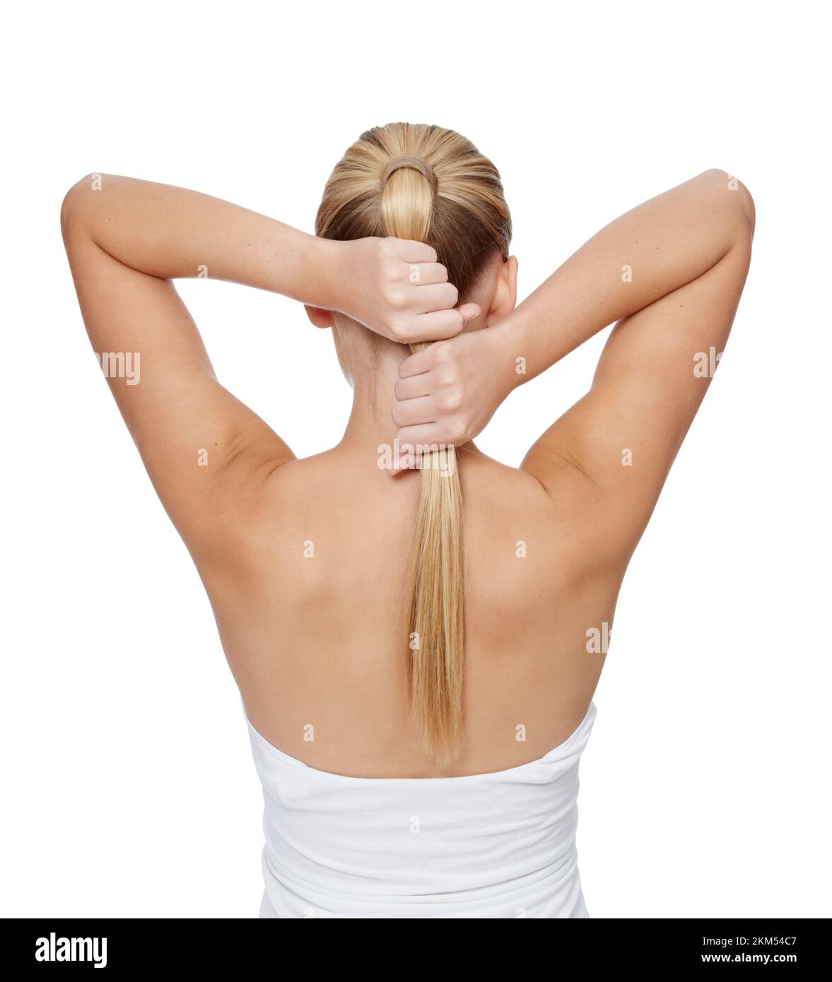 Cheveux, coiffure et dos de femme blonde avec une queue de cheval sur un fond blanc de studio. Soins de cheveux, style de cheveux et blonde femme coiffant les cheveux longs avec Banque D'Images