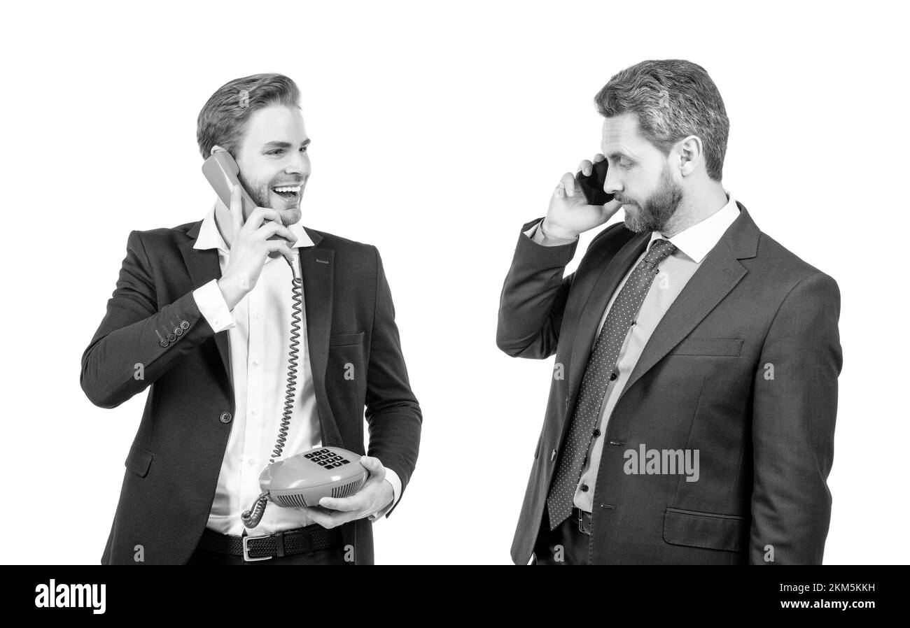 Faites le meilleur de ce que vous avez. Les hommes d'affaires utilisent un téléphone portable et un téléphone rétro Banque D'Images
