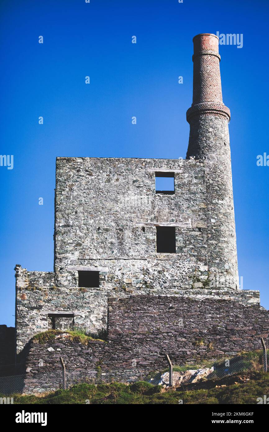 Mine de cuivre abandonnée et fermée en 1962, Wild Atlantic Way, Allihies, Beara Peninsula, Comté de Cork, Irlande Banque D'Images