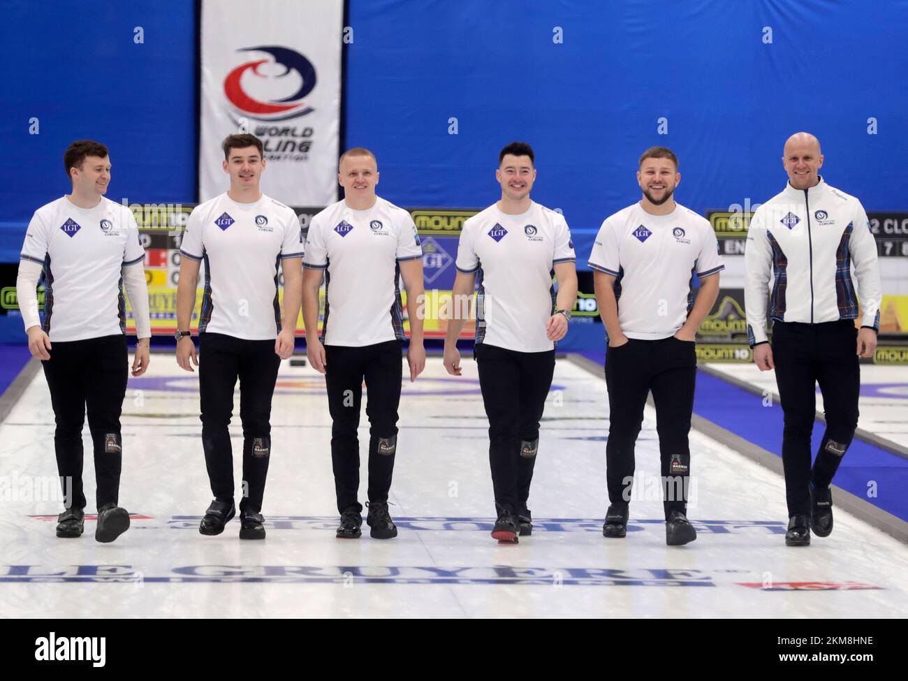 L'équipe écossaise Mouat de gauche Bruce Mouat, Grant Hardie, Bobby Lammie, Hammy McMillan et l'entraîneur Michael Goodfellow ont remporté le pari pour la médaille d'or masculin Banque D'Images