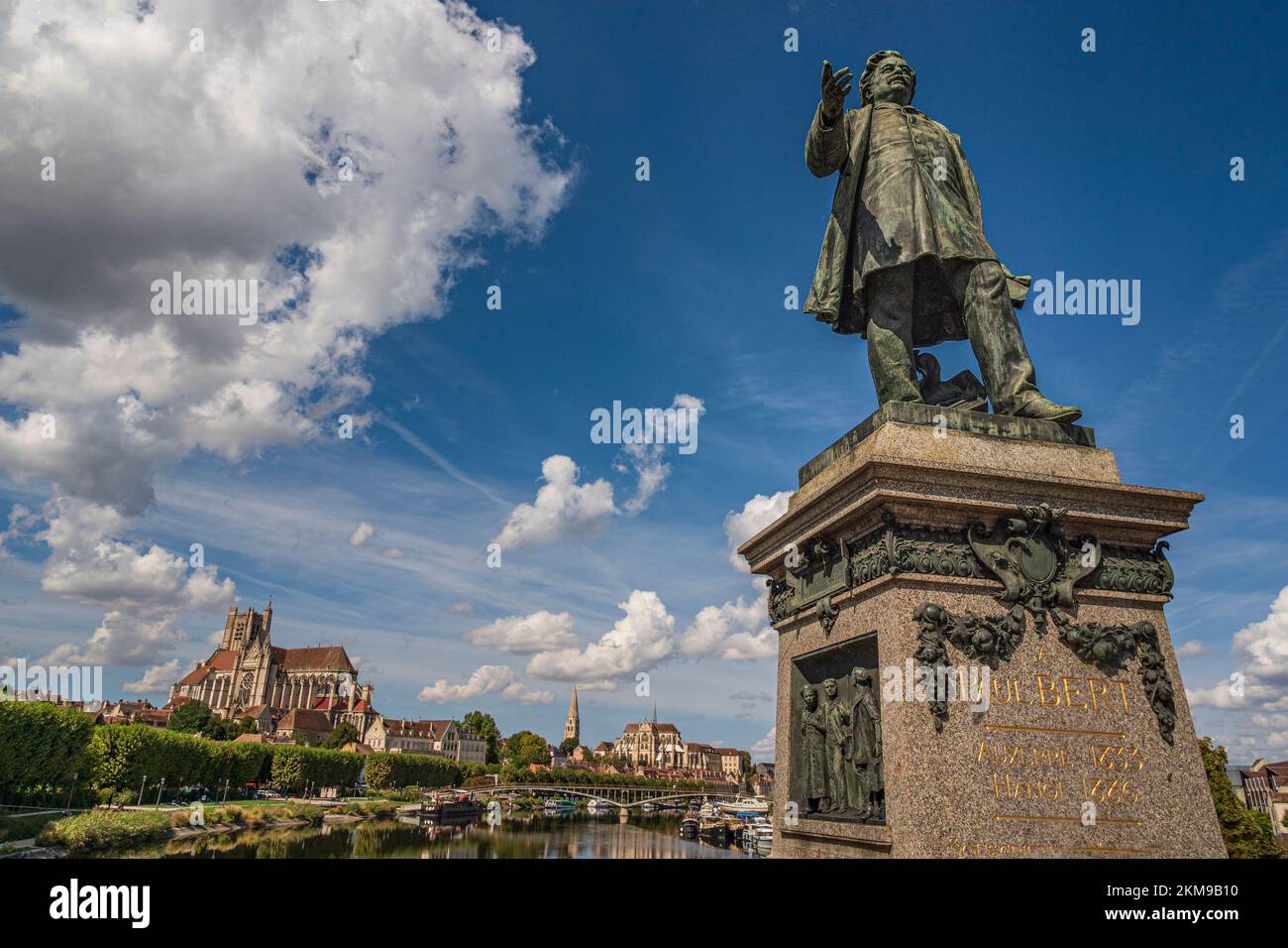 La statue de Paul Bert sur le pont Paul Bert à Auxerre, Yonne, France Banque D'Images