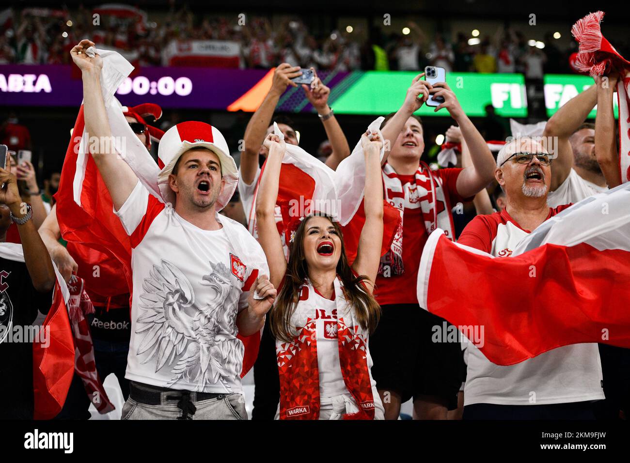 AL RAYYAN, QATAR - NOVEMBRE 26 : fans et supporters de la Pologne montres des stands pendant le match du groupe C - coupe du monde de la FIFA Qatar 2022 entre la Pologne et l'Arabie Saoudite au stade de la ville d'éducation sur 26 novembre 2022 à Al Rayyan, Qatar (photo de Pablo Morano/BSR Agency) crédit : BSR Agency/Alamy Live News Banque D'Images