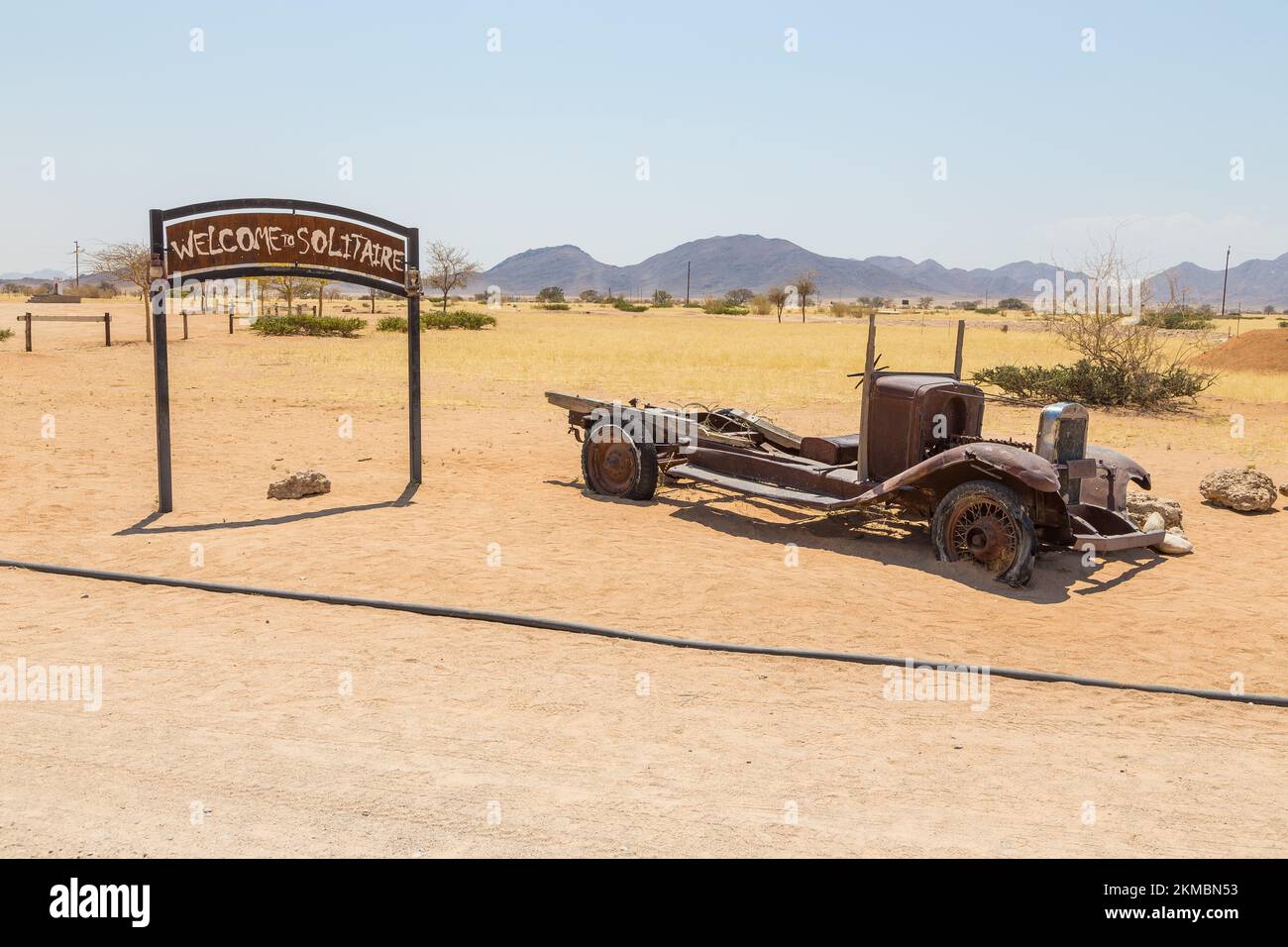 Solitaire, Namibie - 01 octobre 2018: Les wraks de voiture abandonnés de Solitare près d'une station de service à Solitaire dans le désert du Namib, Namib-Naukluft National Banque D'Images