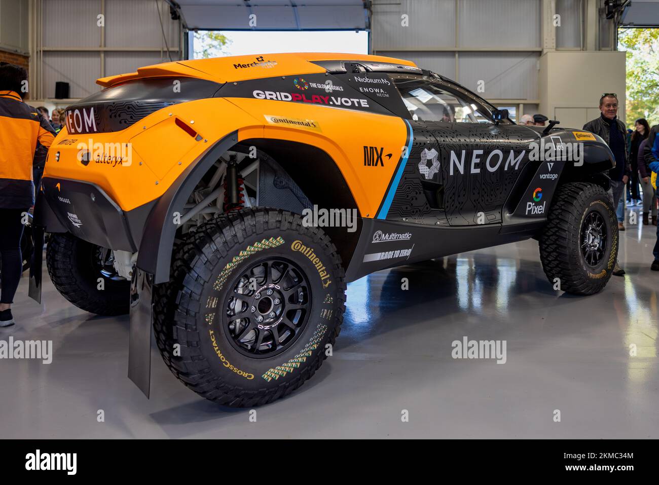 NEOM McLaren Extreme E expose au Scramble d octobre qui s est tenu au Bicester Heritage Centre le 9th octobre 2022 Photo Stock Alamy