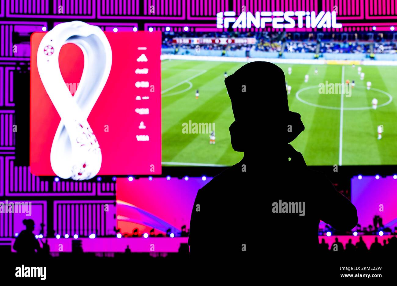 DOHA Un supporter du football boit de la bière au Festival du Fan de