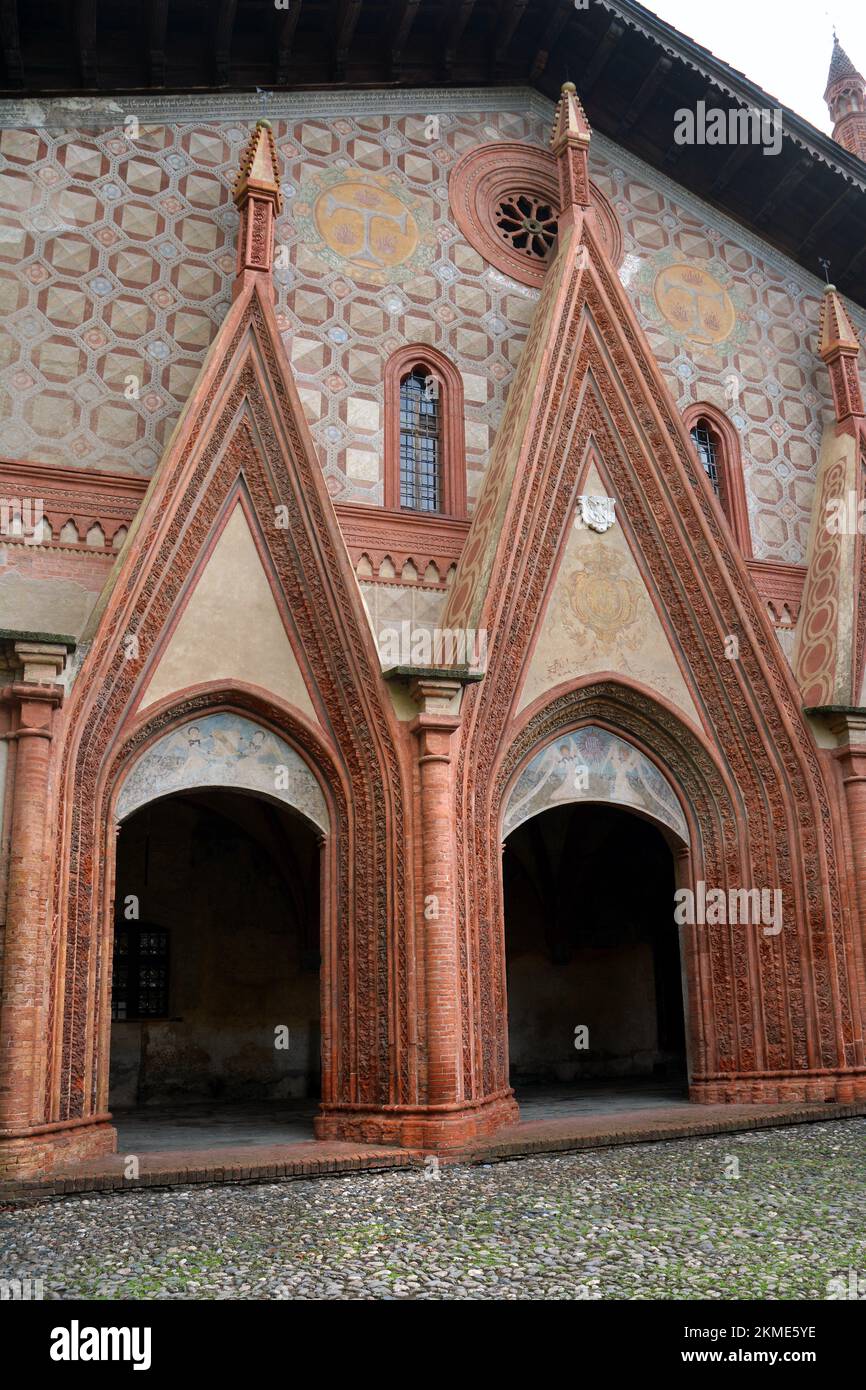 Buttigliera Alta, Piémont, Italie -10-22-2022- l'abbaye gothique de San Antonio di Ranverso à l'entrée de la vallée de Susa Banque D'Images