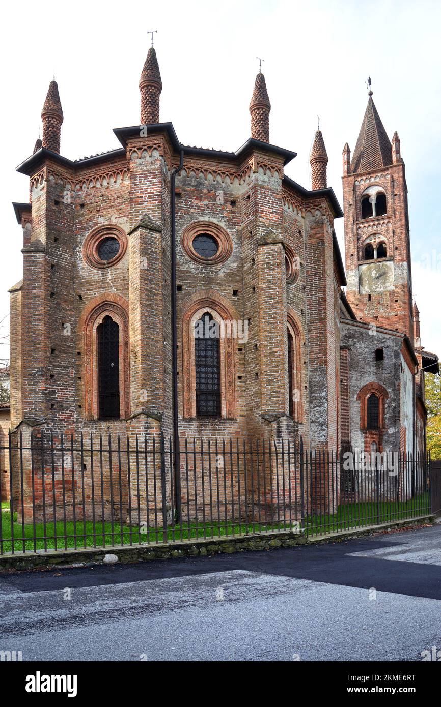 Buttigliera Alta, Piémont, Italie -10-22-2022- l'abbaye gothique de San Antonio di Ranverso à l'entrée de la vallée de Susa Banque D'Images