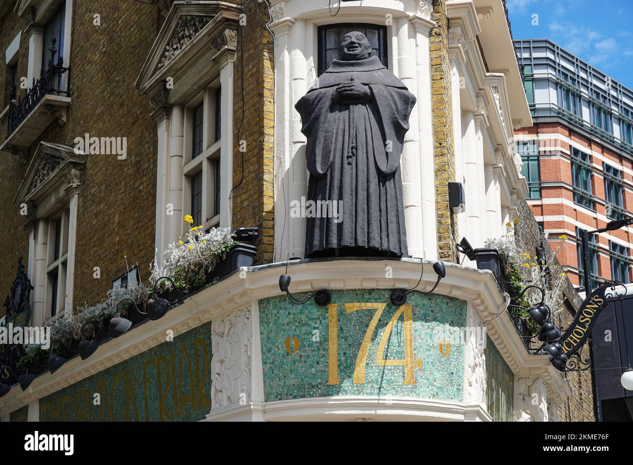 Statue de Monk à l'avant du pub Blackfriar à Blackfriars, Londres, Angleterre Royaume-Uni Banque D'Images