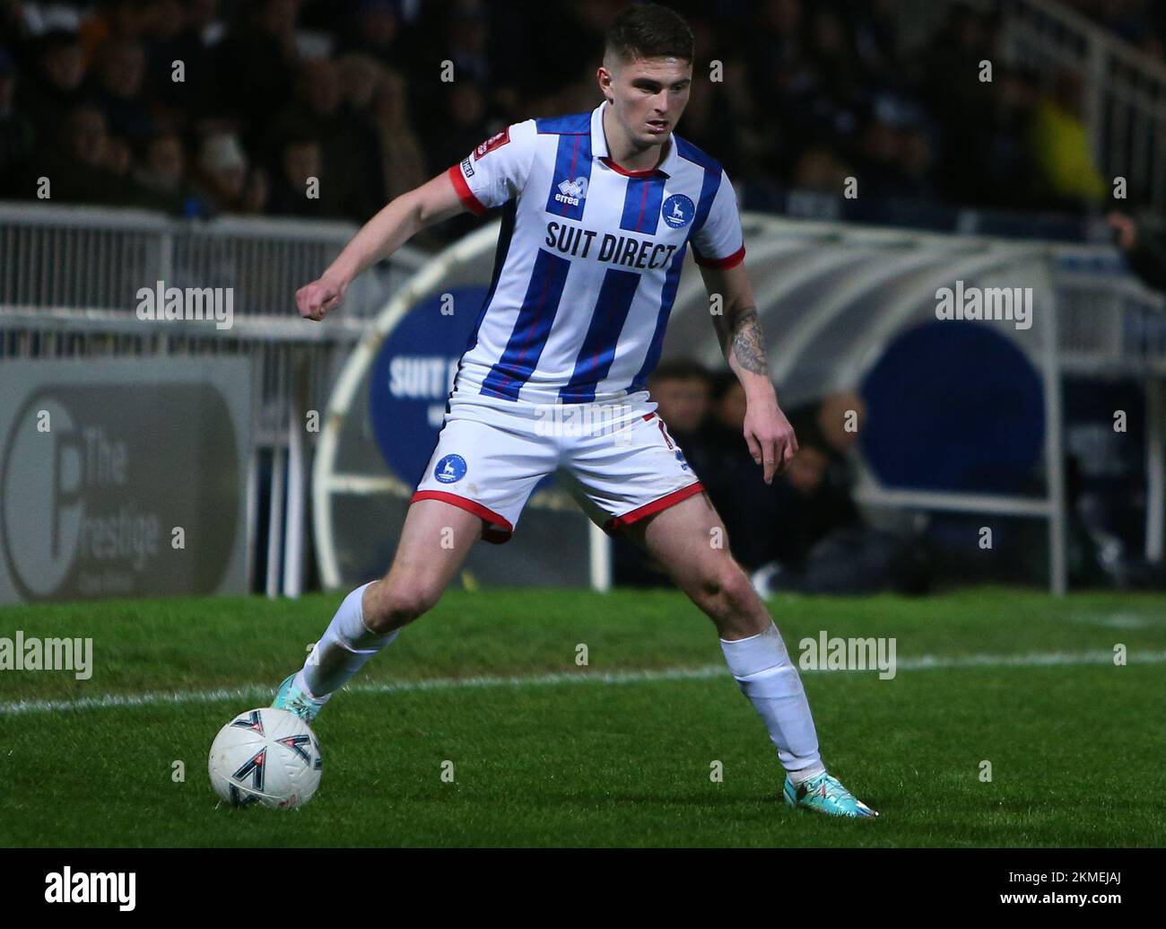 Jake Hastie de Hartlepool United lors de la deuxième ronde de la coupe FA entre Hartlepool United et Harrogate Town à Victoria Park, Hartlepool, le samedi 26th novembre 2022. (Crédit : Michael Driver | MI News) crédit : MI News & Sport /Alay Live News Banque D'Images