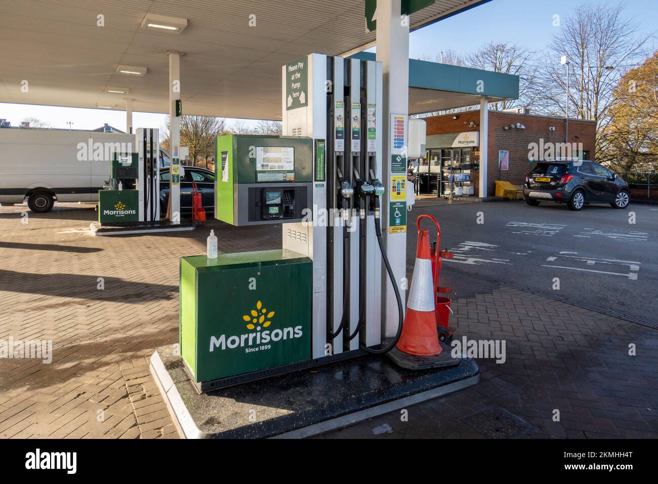Newcastle-Under-Lyme, Staffordshire-Royaume-Uni 25 novembre 2022, Morrison station d'essence et diesel, l'un des principaux fournisseurs de carburant à la locale c Banque D'Images