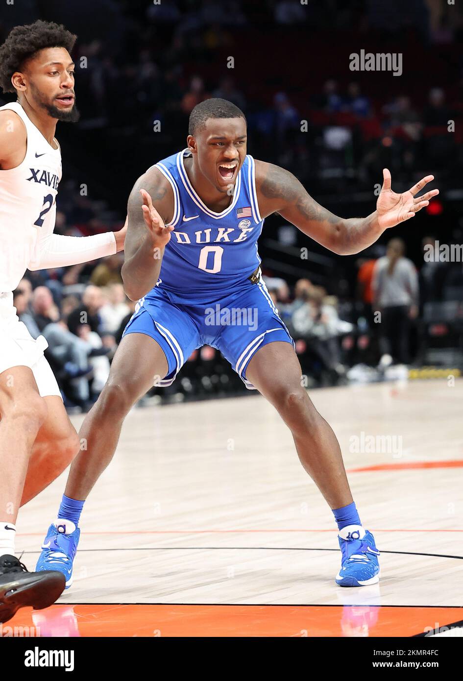 25 novembre 2022: Duke Blue Devils forward Dariq Whitehead (0) réagit à la perte de la balle pendant le match de basket-ball de la NCAA de PK85 entre les Duke Blue Devils et les Xavier Musketeers au Moda Center, Portland, OR. Larry C. Lawson/CSM (Cal Sport Media via AP Images) Banque D'Images