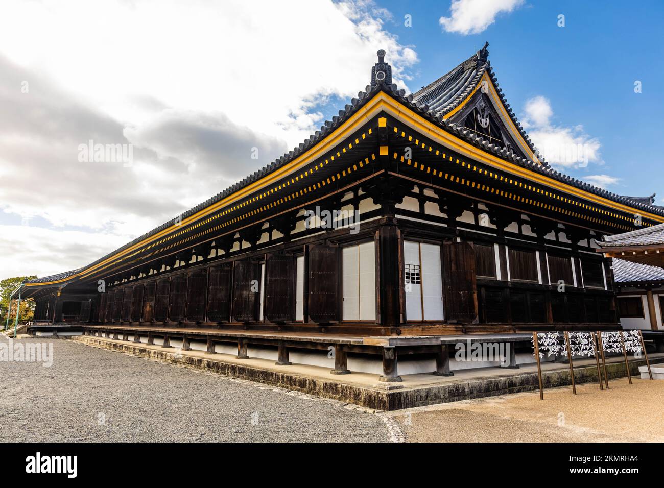 Extérieur pittoresque du temple de Rengeoin Sanjusangendo à Kyoto au Japon Banque D'Images