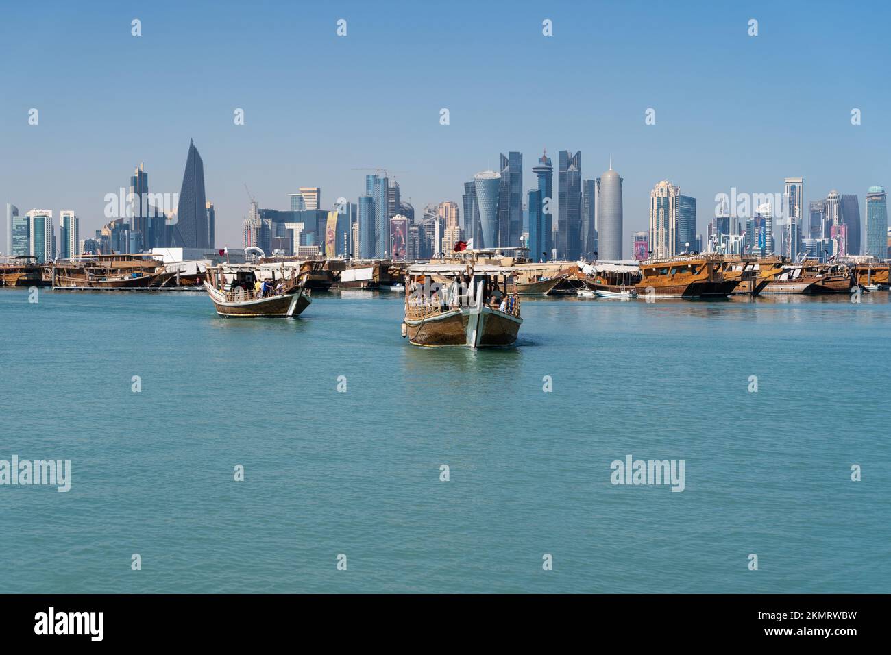 Bateaux de dhow traditionnels à Doha corniche, Qatar. Banque D'Images