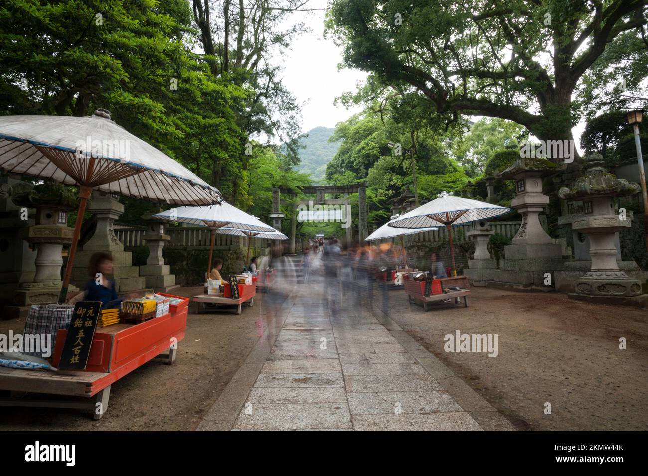 Kotohira, ou Konpira-san, est l'un des sites les plus célèbres de Kagawa, avec des centaines de marches menant à une série de sanctuaires. Banque D'Images