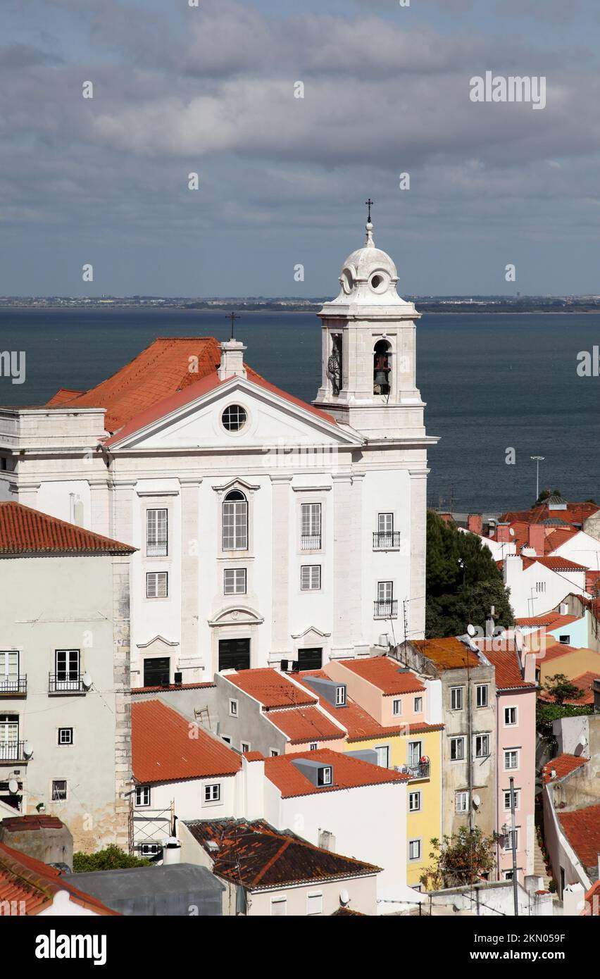 Église Santo Estevao, Lisbonne, Portugal . Alfama est le plus ancien quartier de Lisbonne et cette église de style baroque a été achevée vers 1833 Banque D'Images