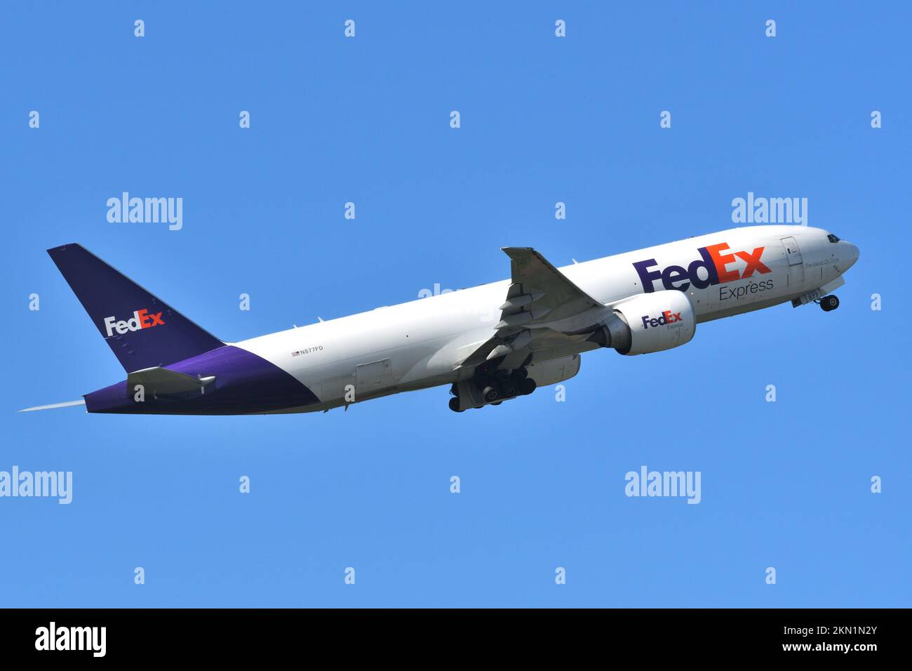 Préfecture de Chiba, Japon - 29 octobre 2021 : FedEx Boeing B777F (N877FD) cargo. Banque D'Images