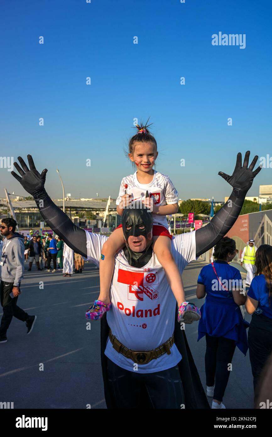 Les fans polonais de l'équipe assistent au match Pologne-Arabie Saoudite, au stade de la ville d'éducation, le 7th jour de la coupe du monde de la FIFA, Qatar 2022, à Doha, Qatar sur 26 novembre 2022. Photo par Ammar Abd Rabbo/ABACAPRESS.COM Banque D'Images