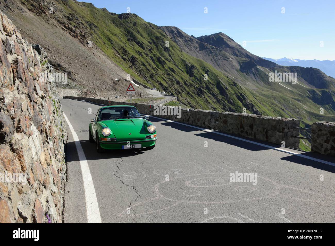 Voiture classique Oldtimer voiture de sport historique Porsche 911 2, 7 27 RS conduite sur le col de Stilfser Joch Stelvio, Stilfs, province autonome de Bolzano, Banque D'Images