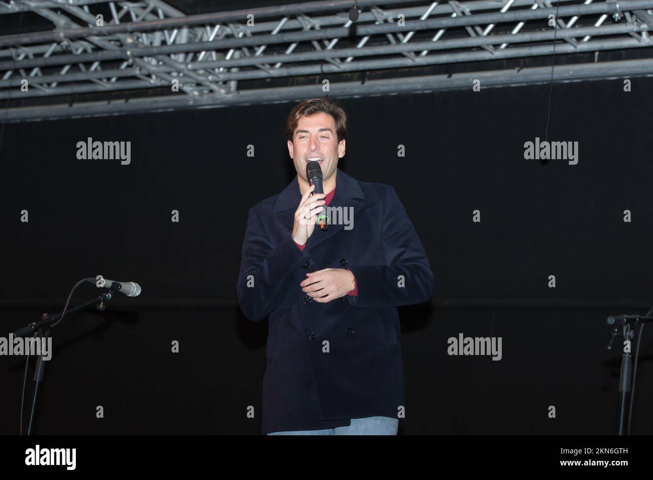 Brentwood UK 26th Nov 2022 James argent Arg se produit à l'allumage des lumières de Noël Brentwood Banque D'Images