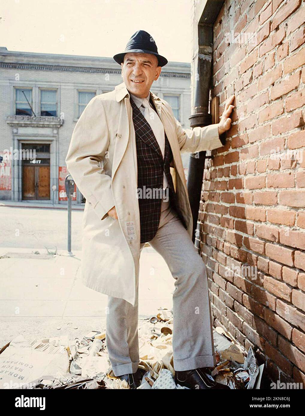 TELLY SAVALAS à KOJAK (1973), dirigée par JEANNOT SZWARC et RUSS MAYBERRY. Crédit : UNIVERSAL TV / Album Banque D'Images TELLY SAVALAS à KOJAK (1973), dirigée par JEANNOT SZWARC et RUSS MAYBERRY. Crédit : UNIVERSAL TV / Album Banque D'Images