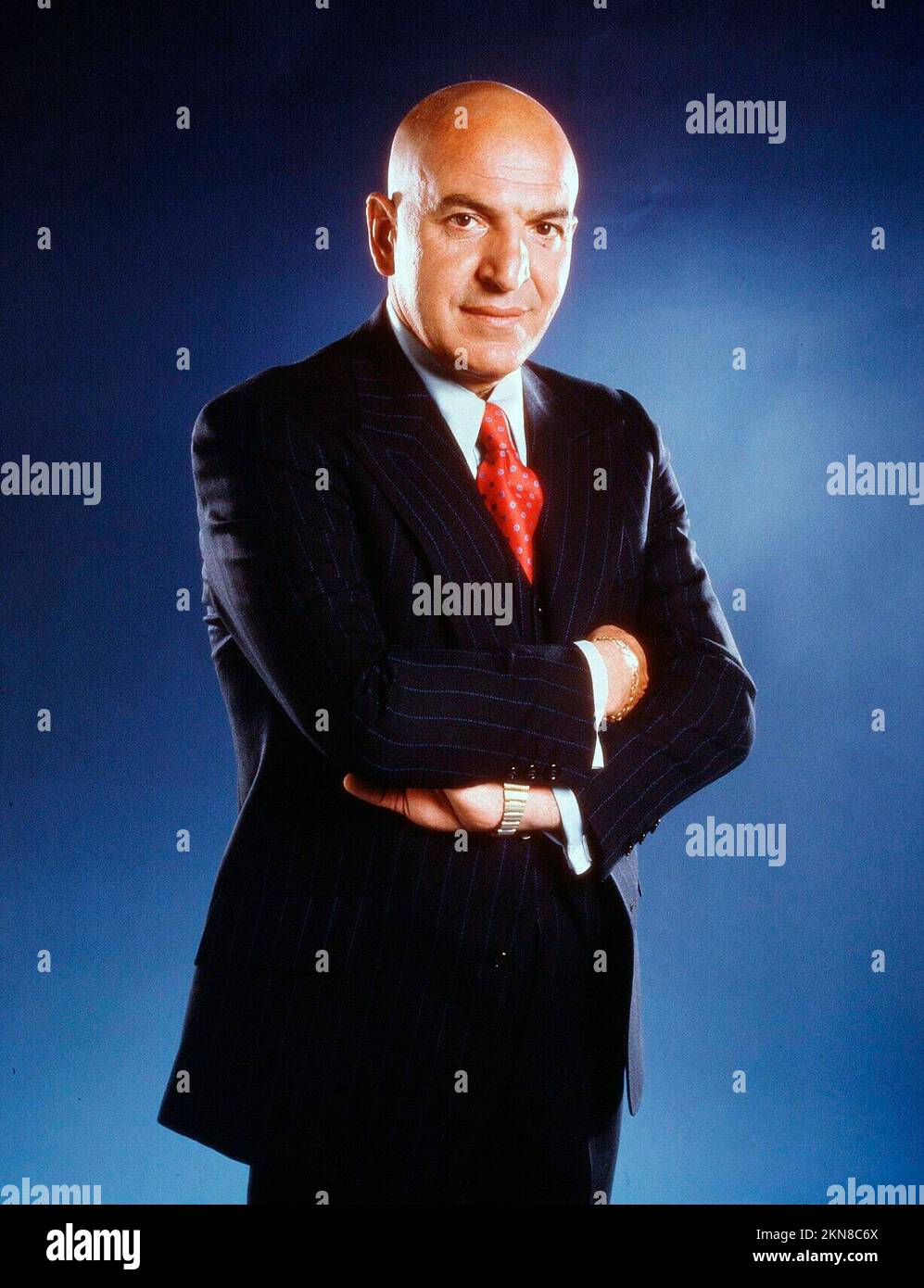 TELLY SAVALAS à KOJAK (1973), dirigée par JEANNOT SZWARC et RUSS MAYBERRY. Crédit : UNIVERSAL TV / Album Banque D'Images TELLY SAVALAS à KOJAK (1973), dirigée par JEANNOT SZWARC et RUSS MAYBERRY. Crédit : UNIVERSAL TV / Album Banque D'Images