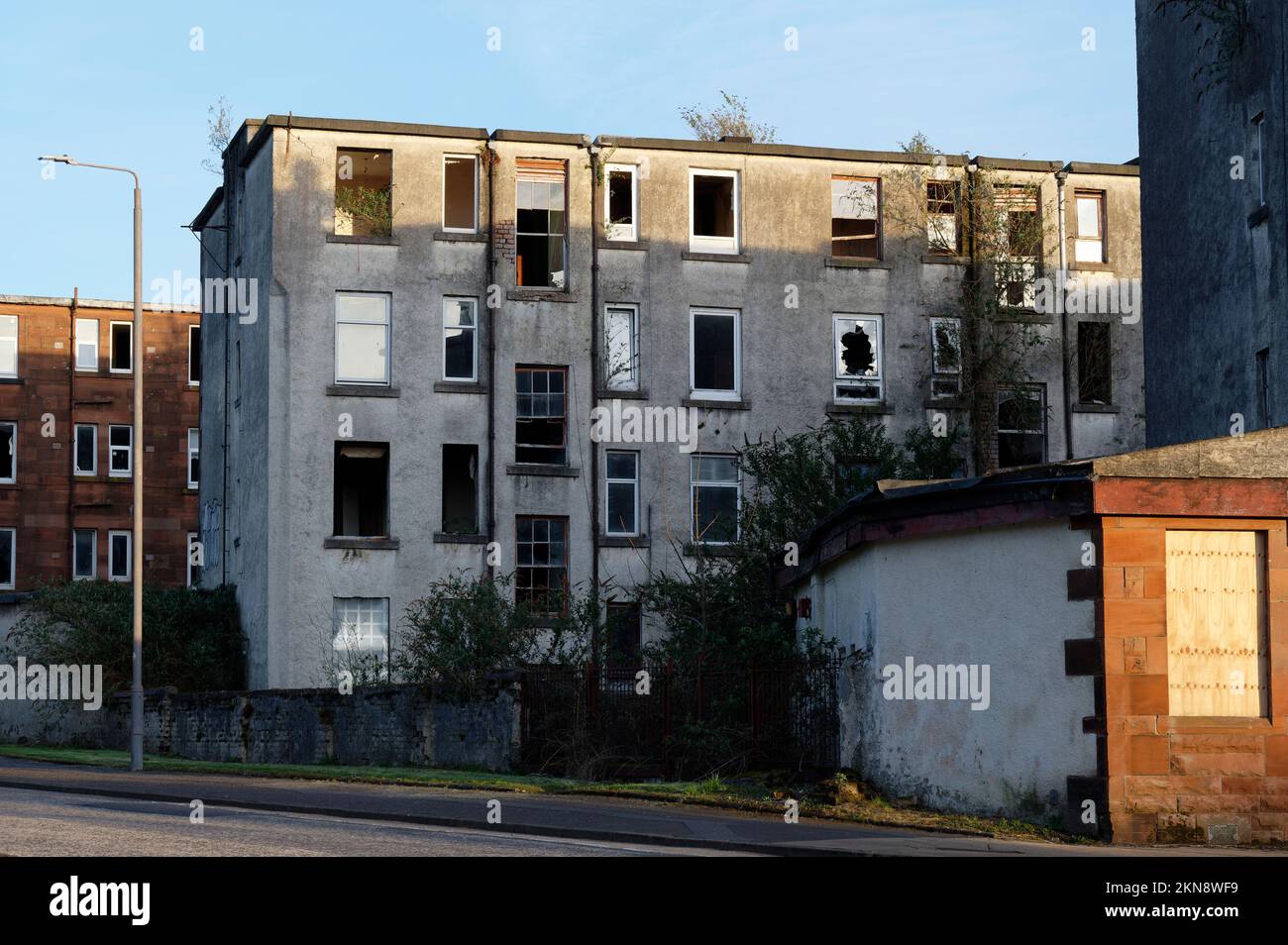 Les appartements du conseil dans les logements pauvres avec de nombreuses questions de protection sociale à Linwood Banque D'Images