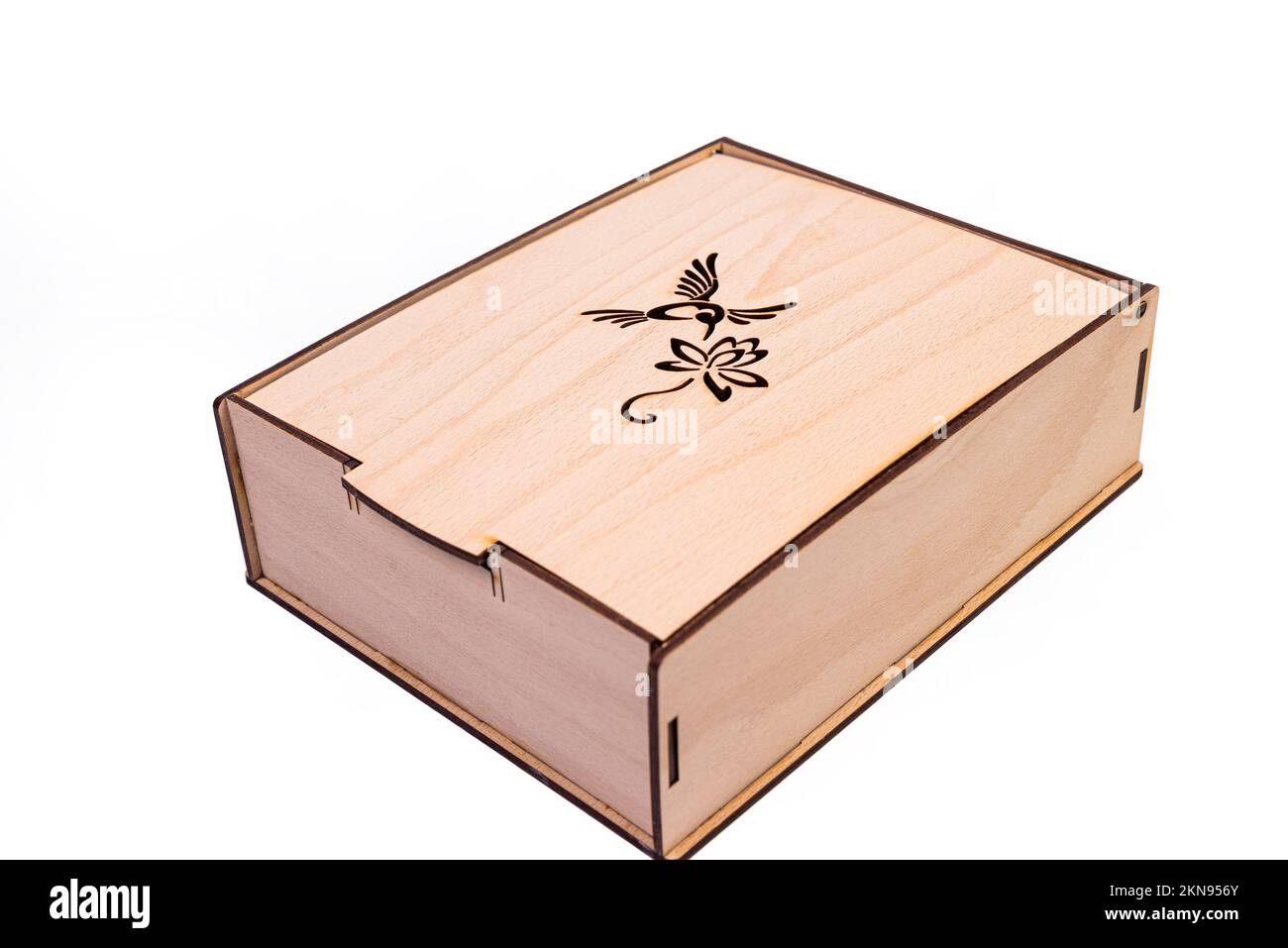 Vitamines et produits biologiques dans le cadeau. Miel dans un pot avec un bâton et des bougies de cire. Cadeau dans une boîte isolée sur blanc Banque D'Images