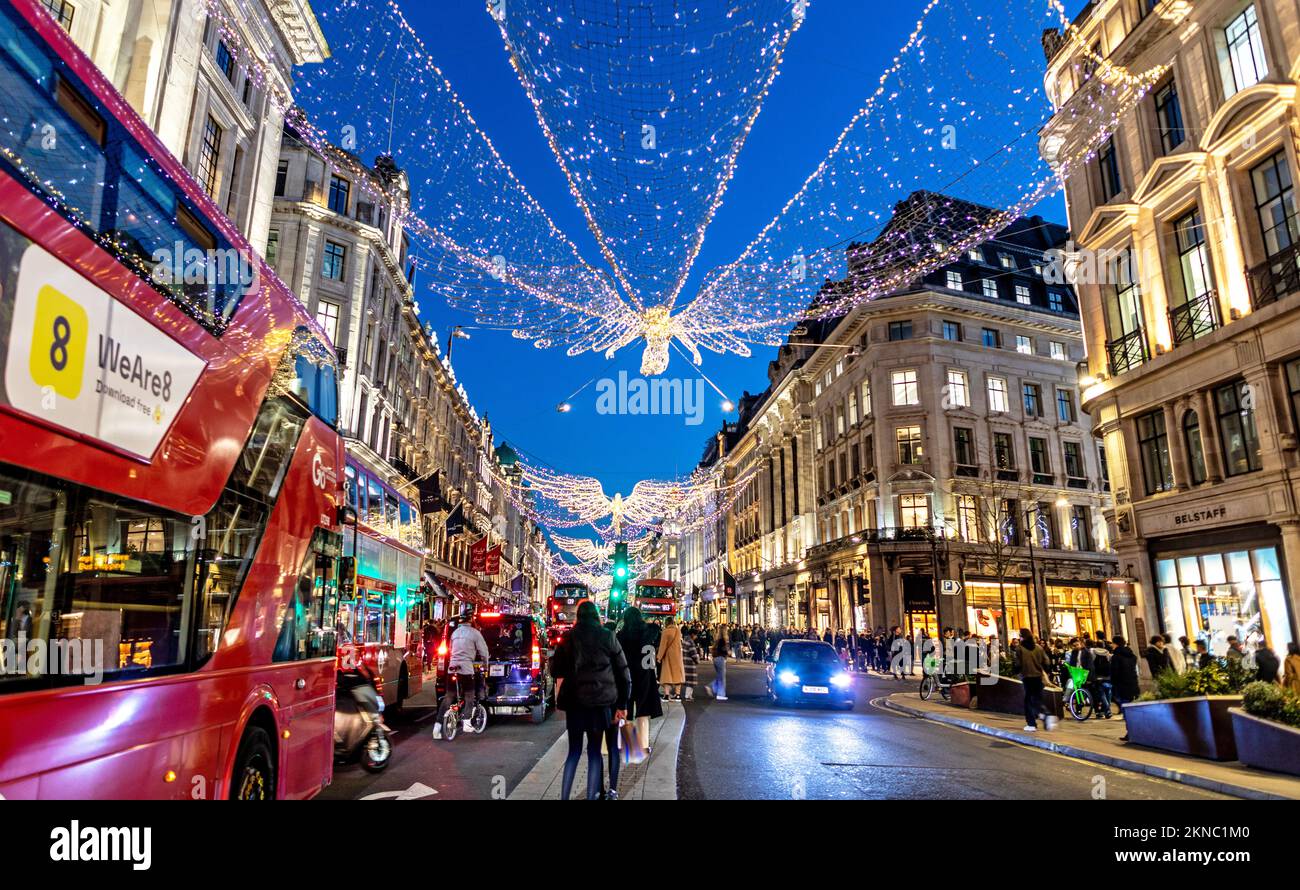 Les lumières de Noël dans Regents Street 2022 Londres Royaume-Uni Banque D'Images