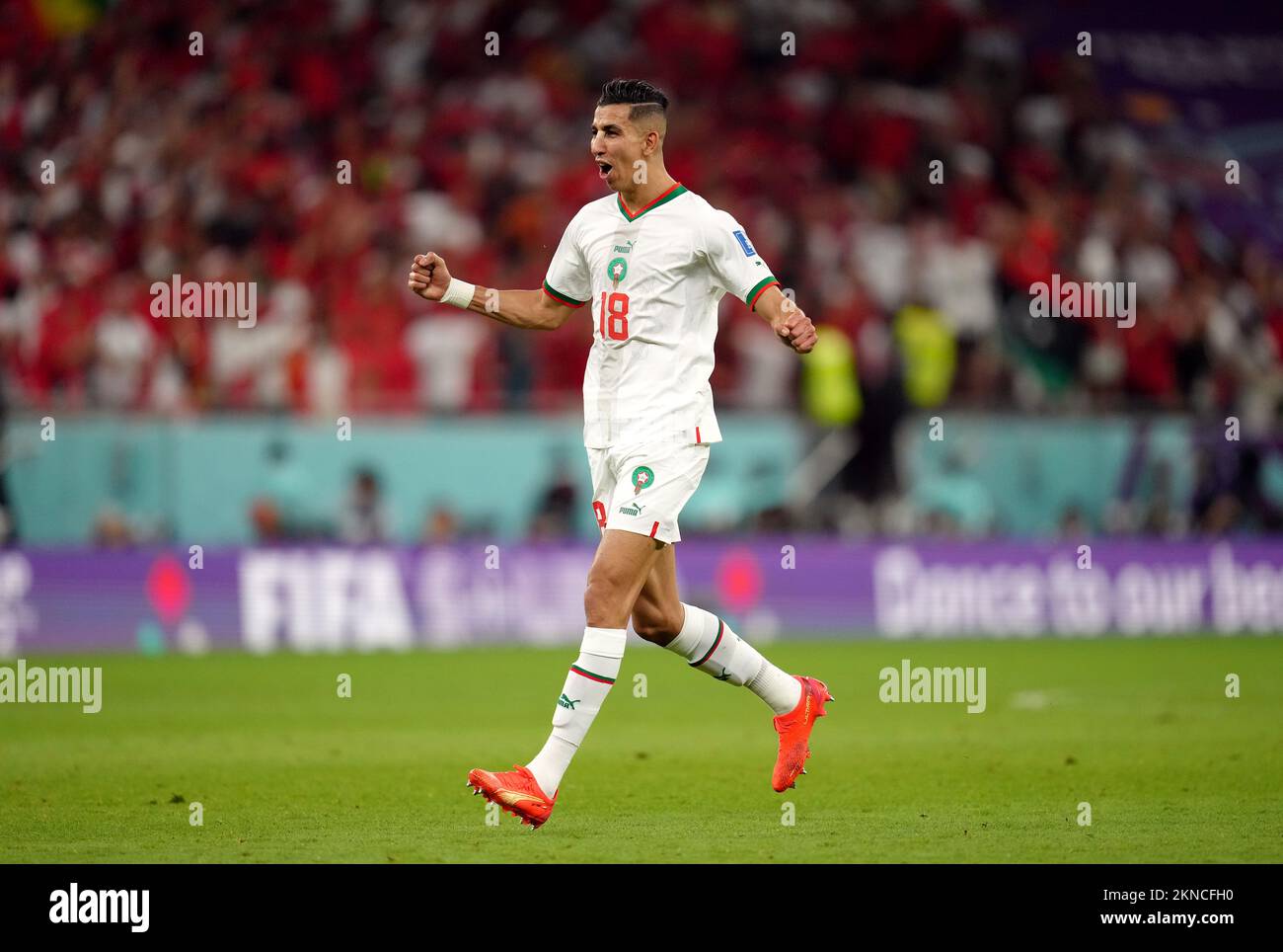 Le Jawad El Yamiq du Maroc célèbre le deuxième but de leur camp du match marqué par le coéquipier Zakaria Aboukhlal (non représenté) lors du match de la coupe du monde de la FIFA du Groupe F au stade Al Thumama, à Doha, au Qatar. Date de la photo: Dimanche 27 novembre 2022. Banque D'Images