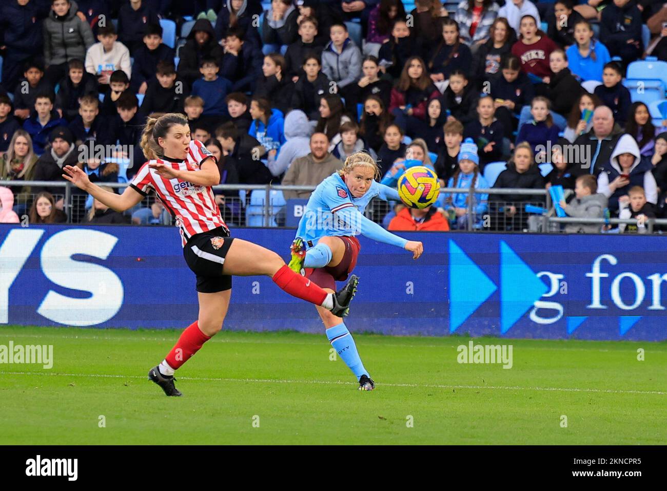 Julie Blakstad #41 de Manchester City tire sur le but pendant le match de la coupe de la Ligue continentale FA Womens Manchester City Women contre Sunderland AFC Women au campus Etihad, Manchester, Royaume-Uni, 27th novembre 2022 (photo de Conor Molloy/News Images) Banque D'Images