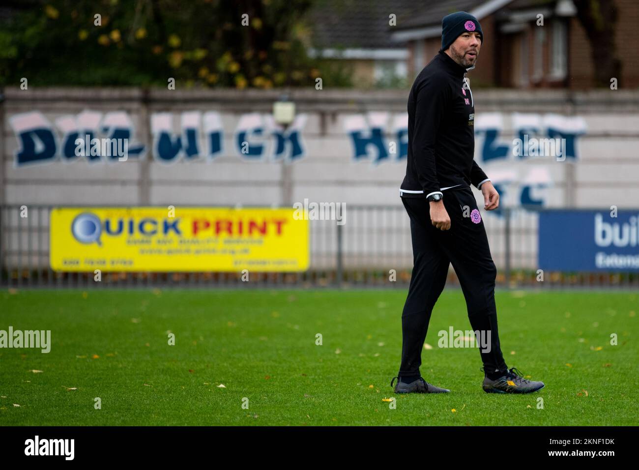 Londres, Royaume-Uni. 27th novembre 2022. Ryan Dempsey (gestionnaire de Dulwich Hamlet) avant la deuxième ronde de la coupe de la FA pour femmes Vitality entre Dulwich Hamlet et Gillingham. Champion Hill, Dulwich. Crédit : Liam Asman/Alay Live News Banque D'Images