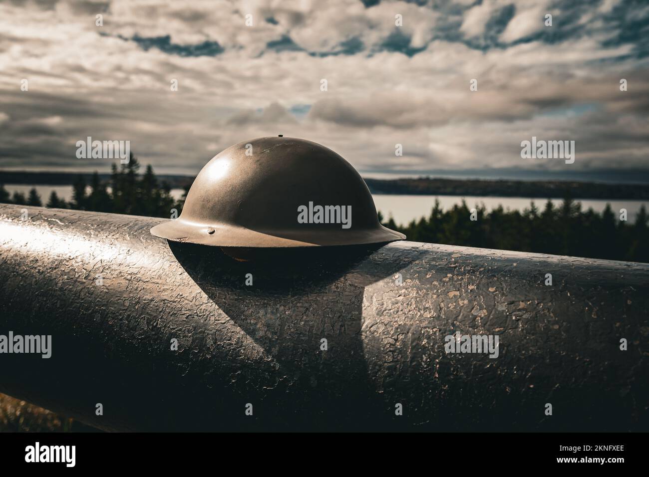 Casque Brodie (Mark 1 Halmet) utilisé pour la première fois pendant la première guerre mondiale (1914-1918) par la Force expéditionnaire canadienne de 1916 à 1938. Banque D'Images