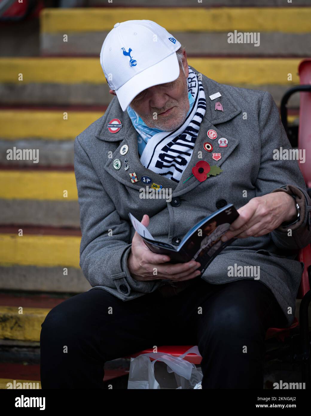 Londres, Royaume-Uni. 27th novembre 2022. Londres, Angleterre, 27 novembre 2022 : le soutien de Tottenham lors du match de la coupe de la Ligue des femmes entre Tottenham Hotspur et Coventry se sont Unis au stade de Brisbane Road, en Angleterre. (Daniela Torres/SPP) crédit: SPP Sport presse photo. /Alamy Live News Banque D'Images