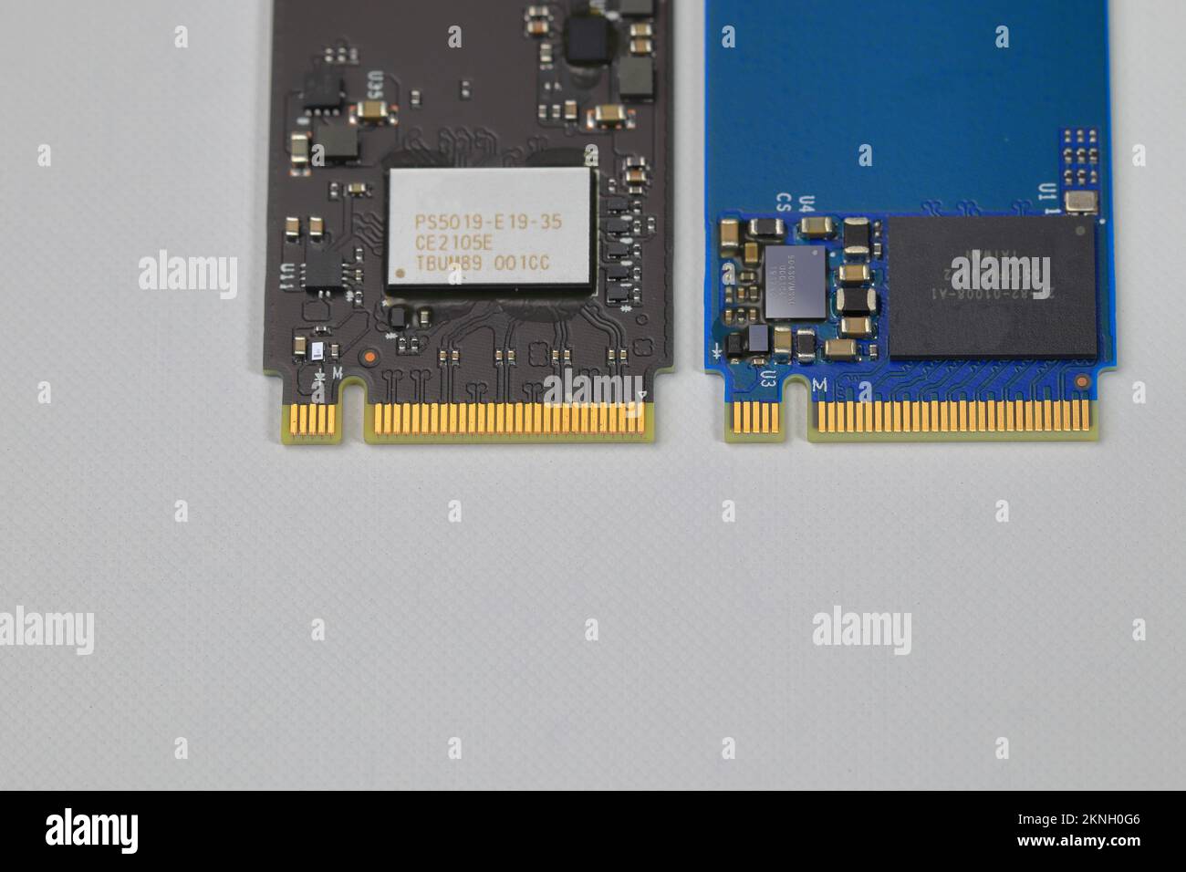 M.2 disques SSD pour ordinateur - ssd NVME PCIe, clé M isolée sur fond blanc Banque D'Images