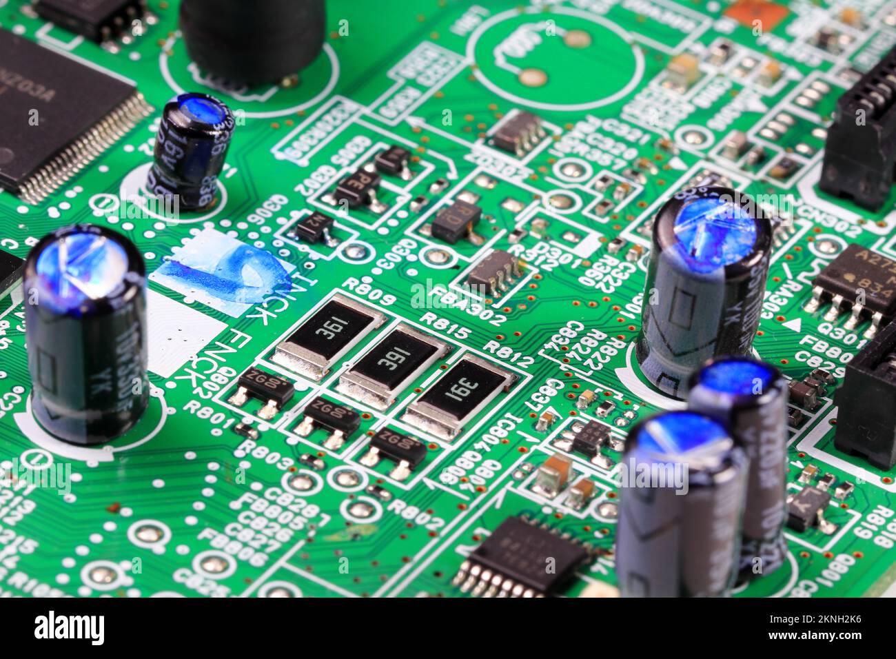 Carte de circuit imprimé de l'ordinateur avec composants électroniques. Carte électronique. Technologie de matériel informatique électronique. Formation en sciences techniques. Banque D'Images