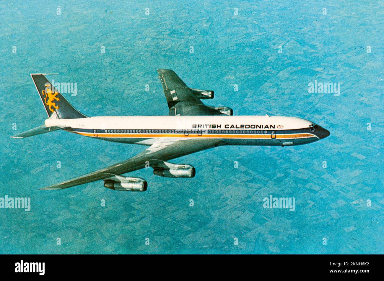 Un Boeing 707 calédonien britannique survolant la Grande-Bretagne au début des années 70 Banque D'Images