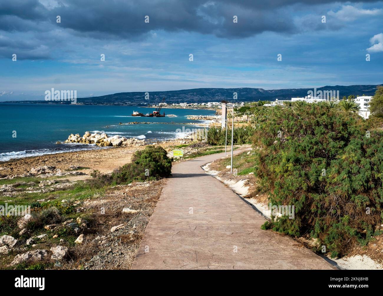 Vue depuis le sentier côtier de Chloraka, Paphos, Chypre Banque D'Images