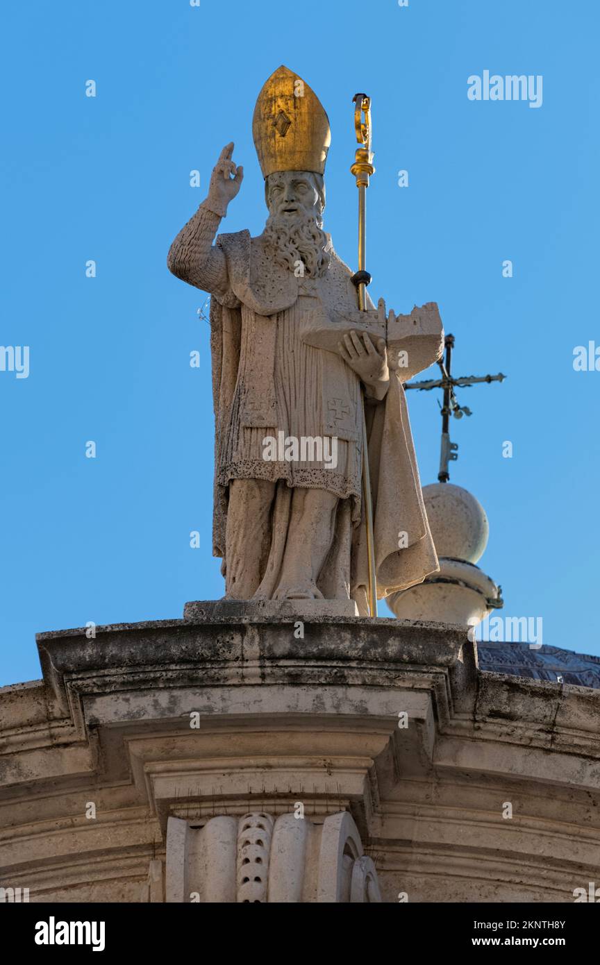 Statue de Saint Blaise sur l'église de Dubrovnik Blaise (St. Vlaho) novembre 2022 Banque D'Images