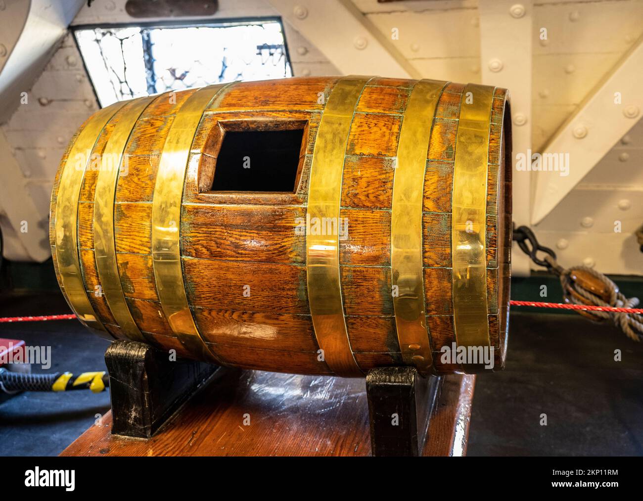 Scuttlebutt utilisé sur l'USS Constitution pour stocker l'eau douce pour les marins Banque D'Images