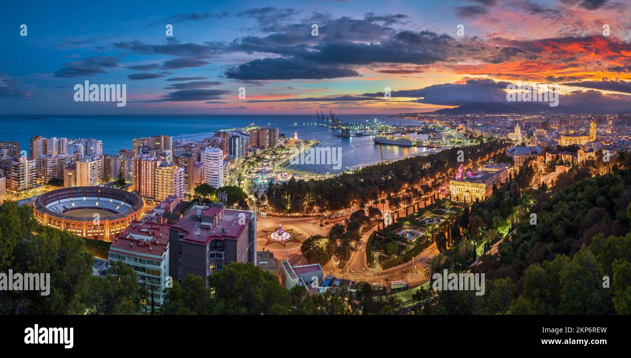 Coucher de soleil panorama sur Malaga, Espagne Banque D'Images
