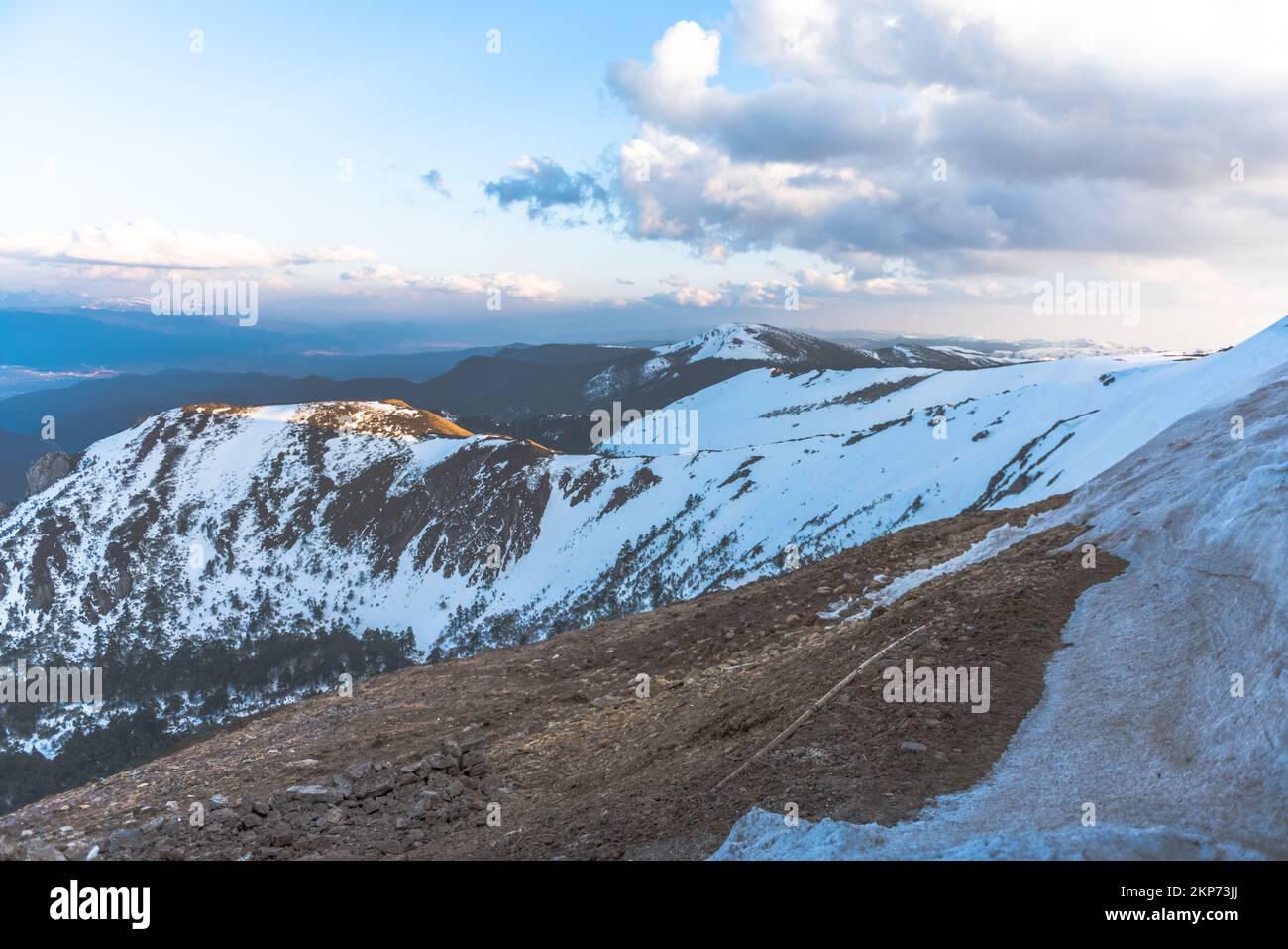 Voyage en Chine, belle vue sur le paysage de la vallée de la Lune Bleue Shika Snow Mountain à Shangri-la, Lijiang, Chine. Banque D'Images