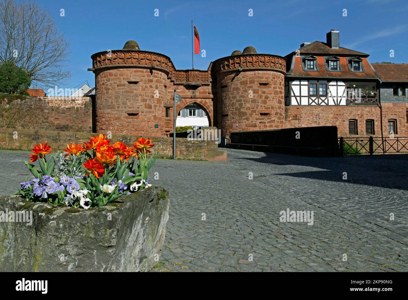 Le pont Untertor (porte de Jérusalem), construit en 1503, Büdingen, Hesse, Allemagne, Europe Banque D'Images