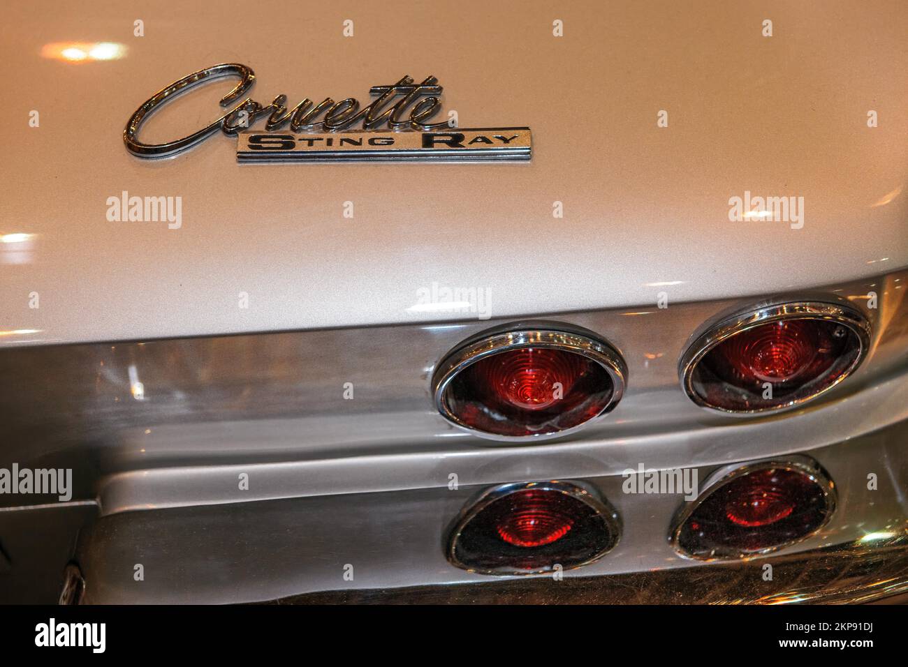 Inscription sur une voiture de sport historique voiture classique Chevrolet Corvette C2 Stingray avec fenêtre divisée de 1962 1963, salon Techno Classica, Essen, Rhin Nord Banque D'Images