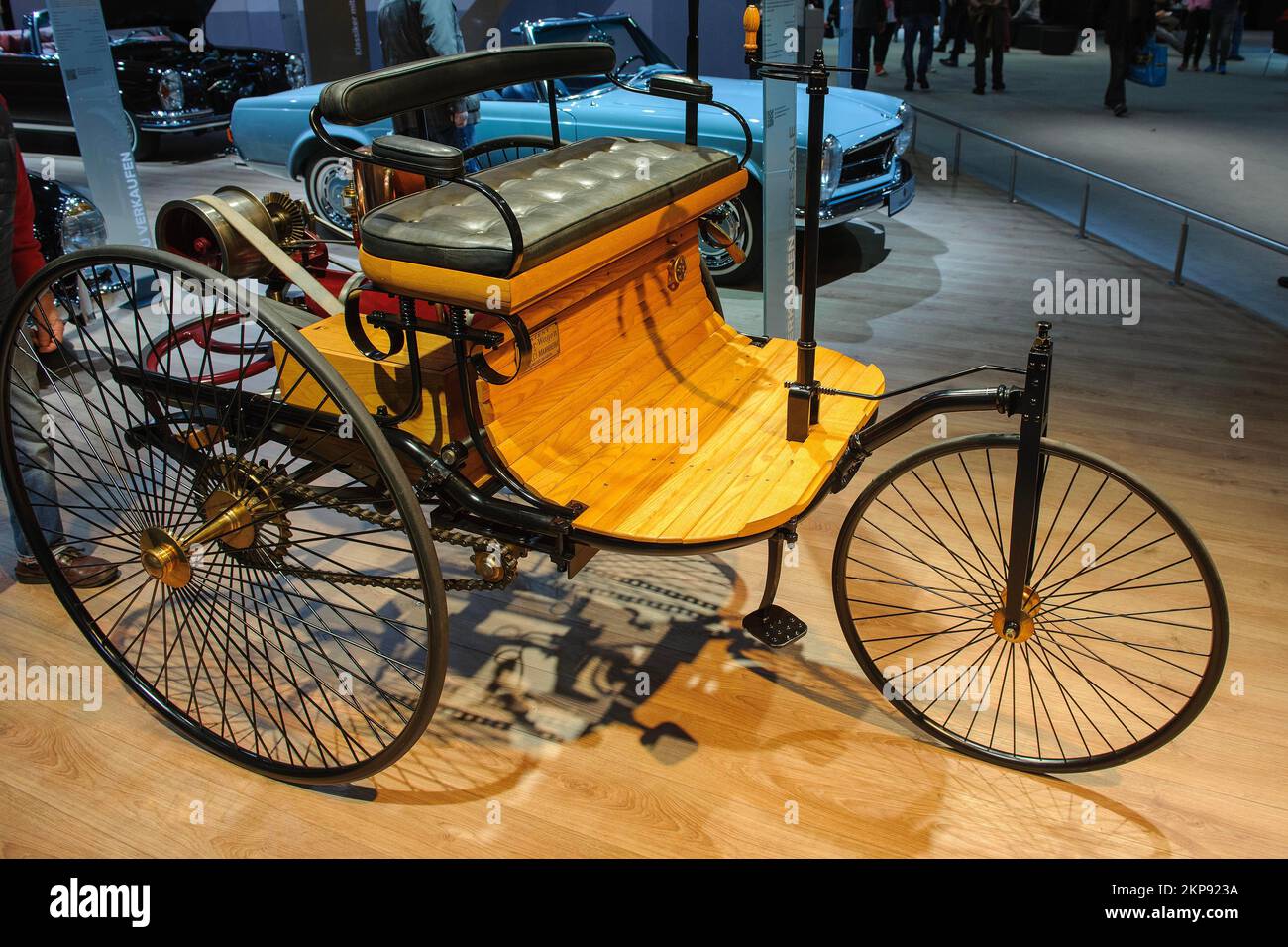 Première automobile à trois roues construite par Carl Benz avec moteur à combustion véhicule avec moteur à essence Benz Patent-Motorwagen Nummer 1, année de co Banque D'Images