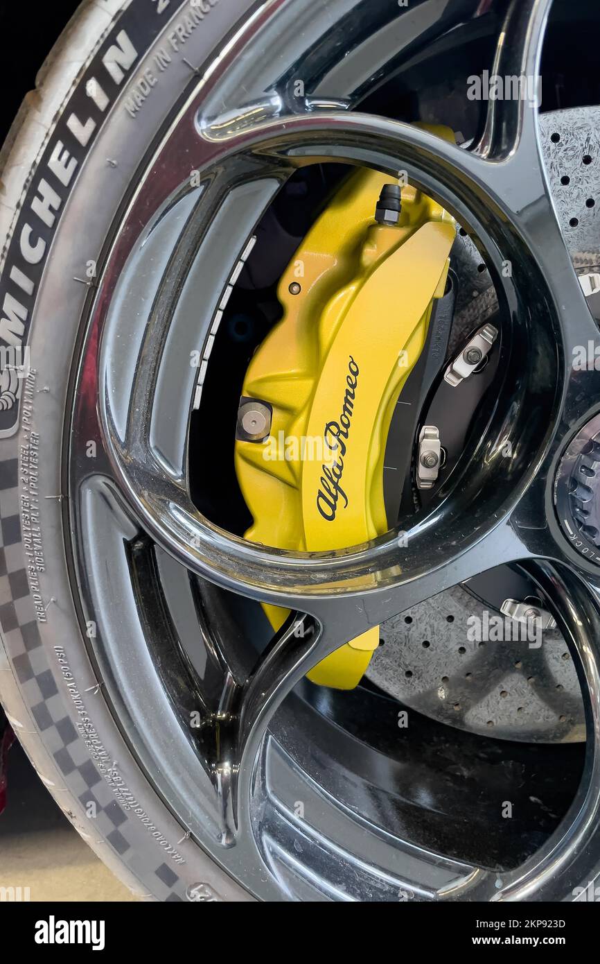Détail de l'étrier de frein jaune en édition limitée 500 pièces voiture de sport italienne Alfa Romeo Giulia GTAm, Allemagne, Europe Banque D'Images